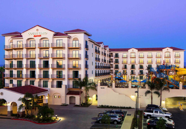 Courtyard Waterpark Hotel exterior