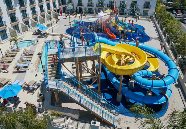 Courtyard Waterpark Hotel exterior