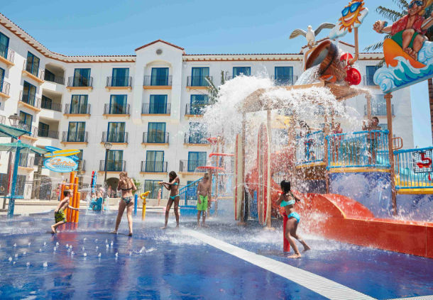 Courtyard Waterpark Hotel exterior