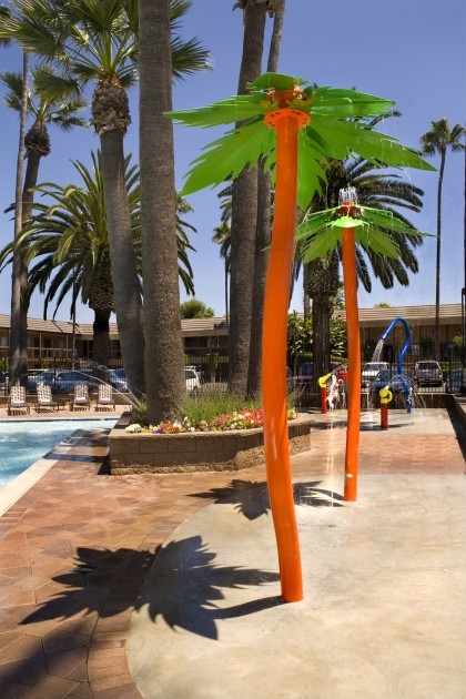 Ramada Maingate Anaheim At The Park exterior