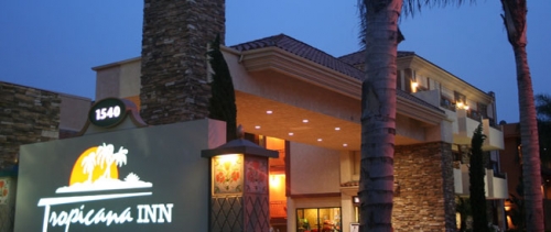 Tropicana Inn And Suites extérieur 