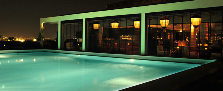 President Hotel piscine la nuit
