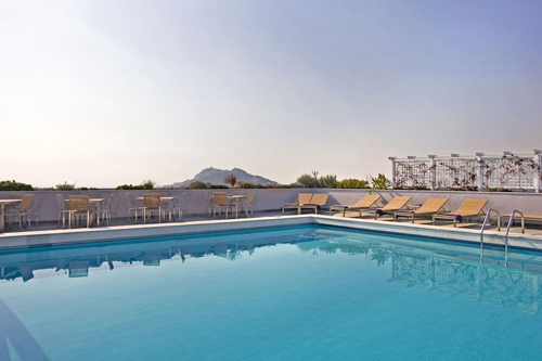 President Hotel piscine la nuit