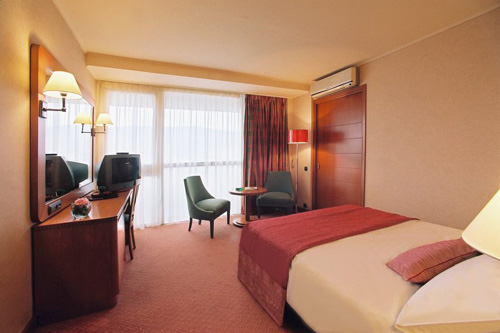 President Hotel piscine la nuit