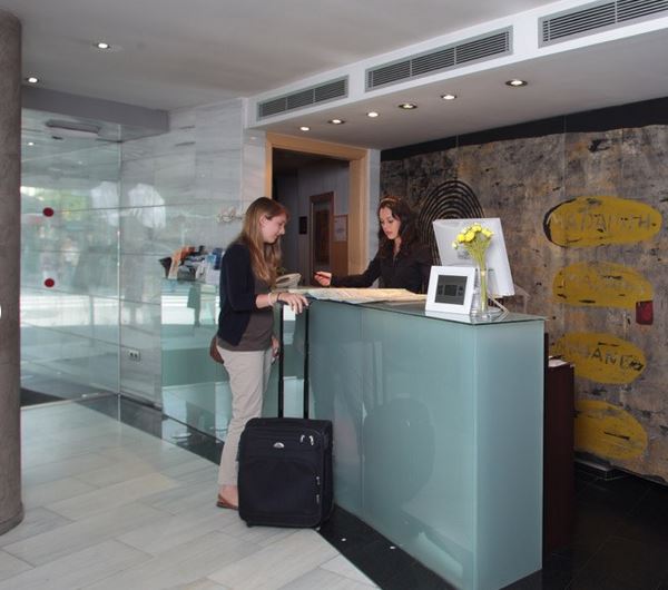 Ayre Hotel Gran Via exterior