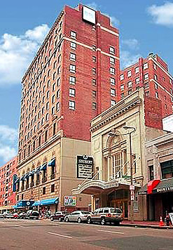 Courtyard Downtown entrée