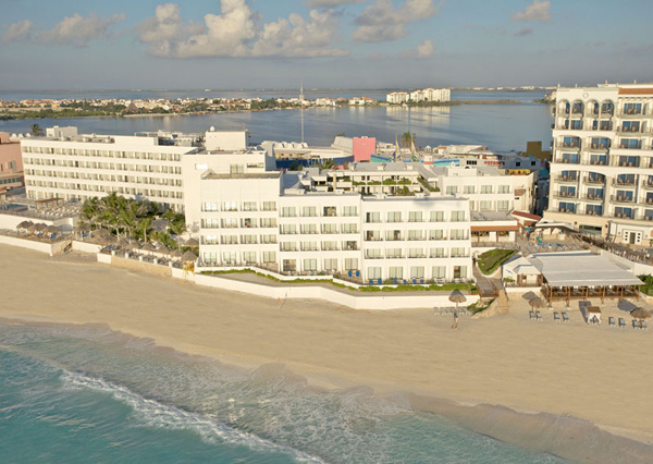 Flamingo Cancun exterior