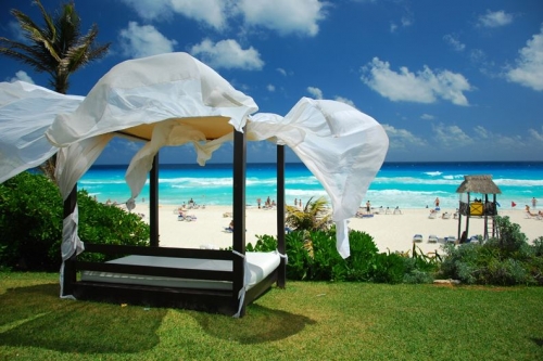 Grand Oasis Cancun beach