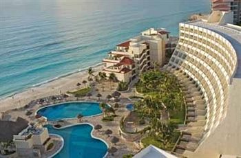 Grand Park Royal Cancun Caribe pool