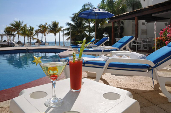 Holiday Inn Cancun entrance
