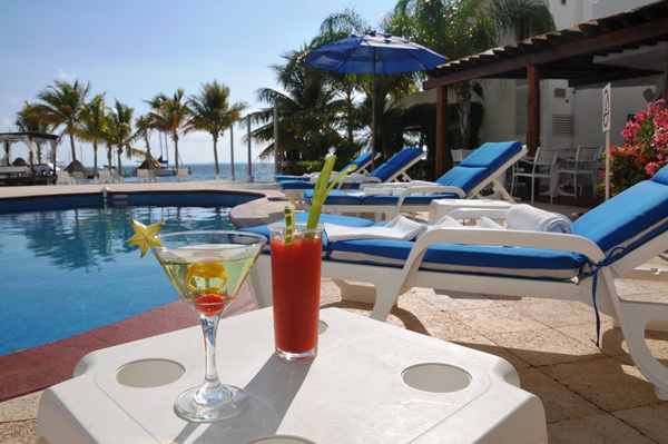 Holiday Inn Cancun entrance