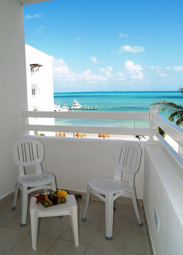 Holiday Inn Cancun entrance