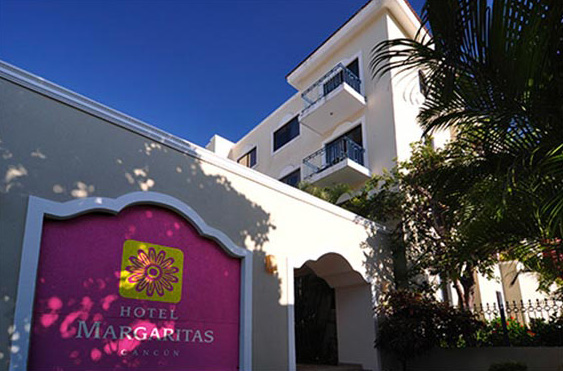 Hotel Margaritas Cancun exterior