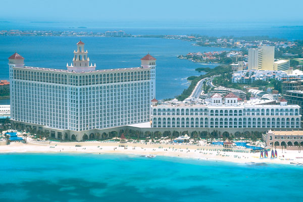 Riu Cancun exterior