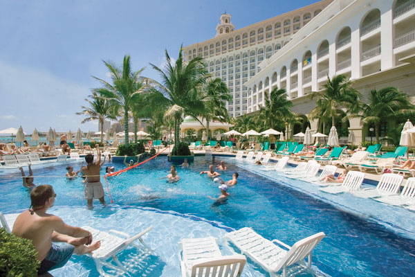 Riu Cancun exterior