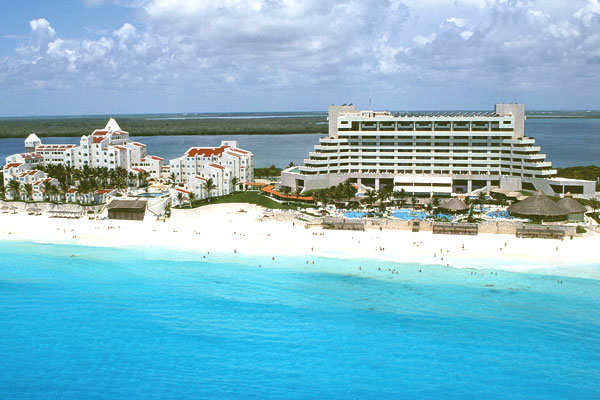 Royal Solaris Cancun exterior