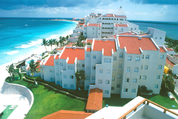 Royal Solaris Cancun exterior