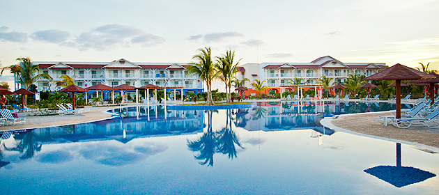 Memories Flamenco Beach Resort