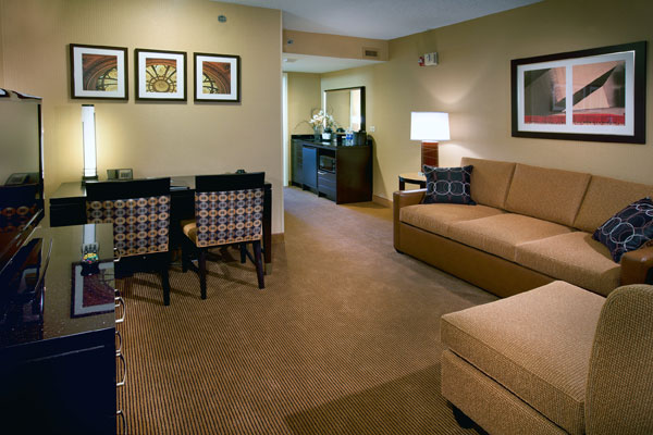 Embassy Suites Chicago Downtown extérieur le soir