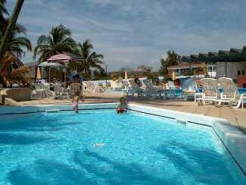 Hotel Rancho Luna pool