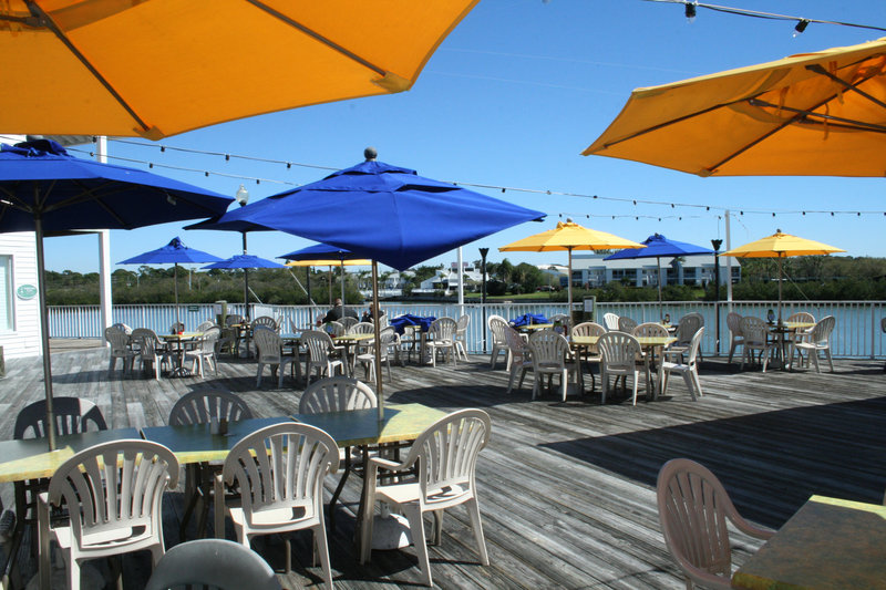 Holiday inn and Suites Harbourside exterior