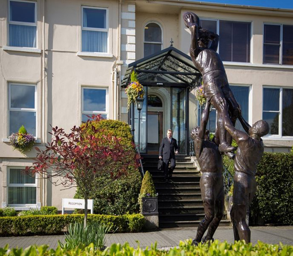 Sandymount Hotel exterior