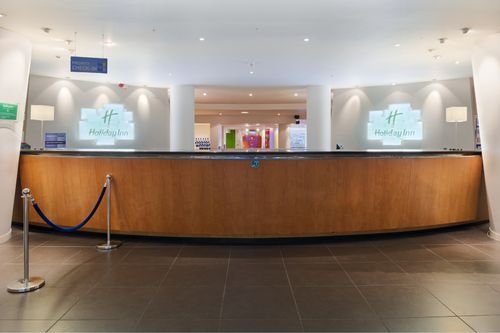 Holiday Inn Edinburgh entrance