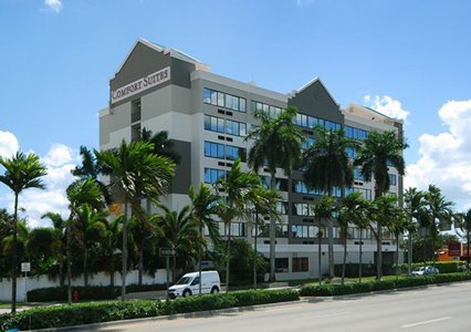 Comfort Suites Airport and Cruise Port exterior