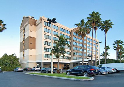 Comfort Suites Airport and Cruise Port extérieur
