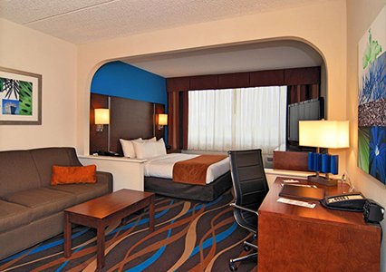 Comfort Suites Airport and Cruise Port extérieur