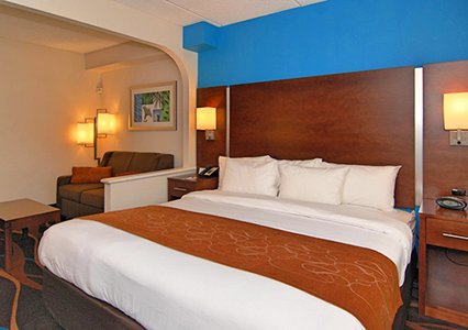 Comfort Suites Airport and Cruise Port extérieur