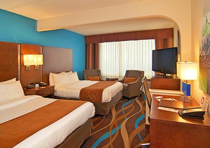 Comfort Suites Airport and Cruise Port extérieur