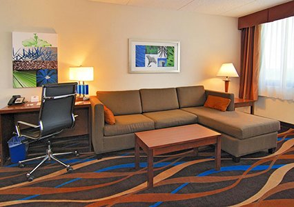 Comfort Suites Airport and Cruise Port extérieur