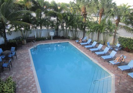 Comfort Suites Airport and Cruise Port extérieur
