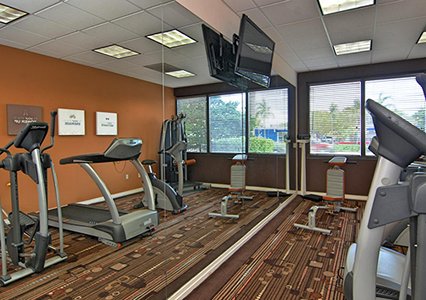Comfort Suites Airport and Cruise Port extérieur