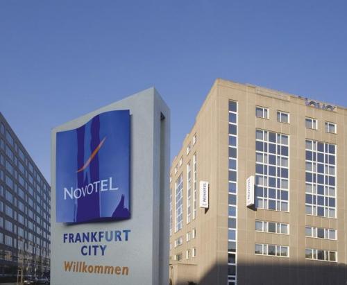 Novotel Frankfurt reception