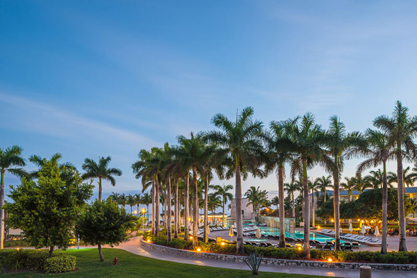 Memories Grand Bahamas exterior