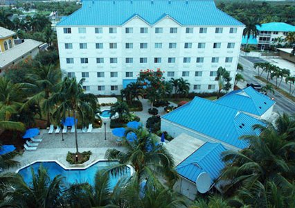 Comfort Suites Cayman Island exterior 2