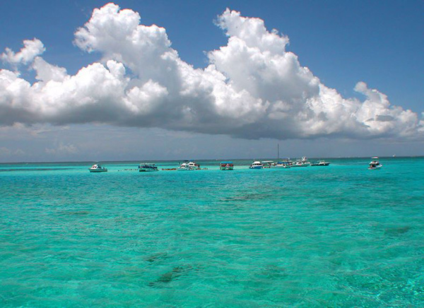 Holiday Inn Grand Cayman extérieur