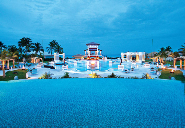 Sandals Emerald Bay extérieur