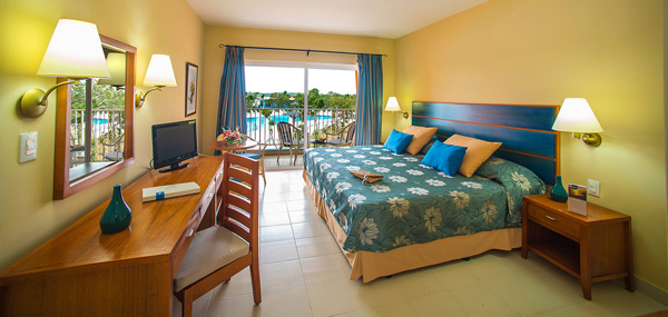 Blau Costa Verde Plus Beach Resort beach