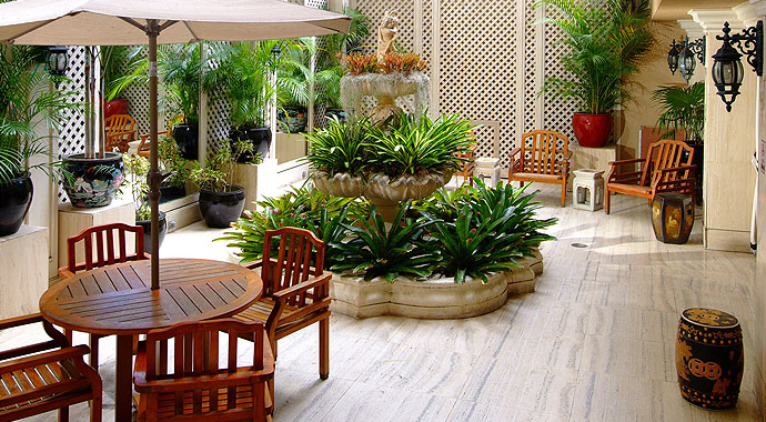 Aston Waikiki Beachside interior