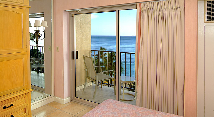 Aston Waikiki Beachside interior
