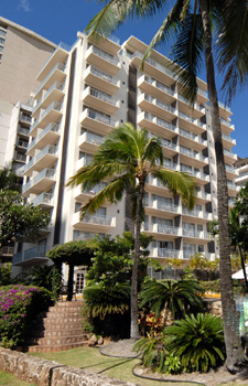 Coconut Waikiki reception