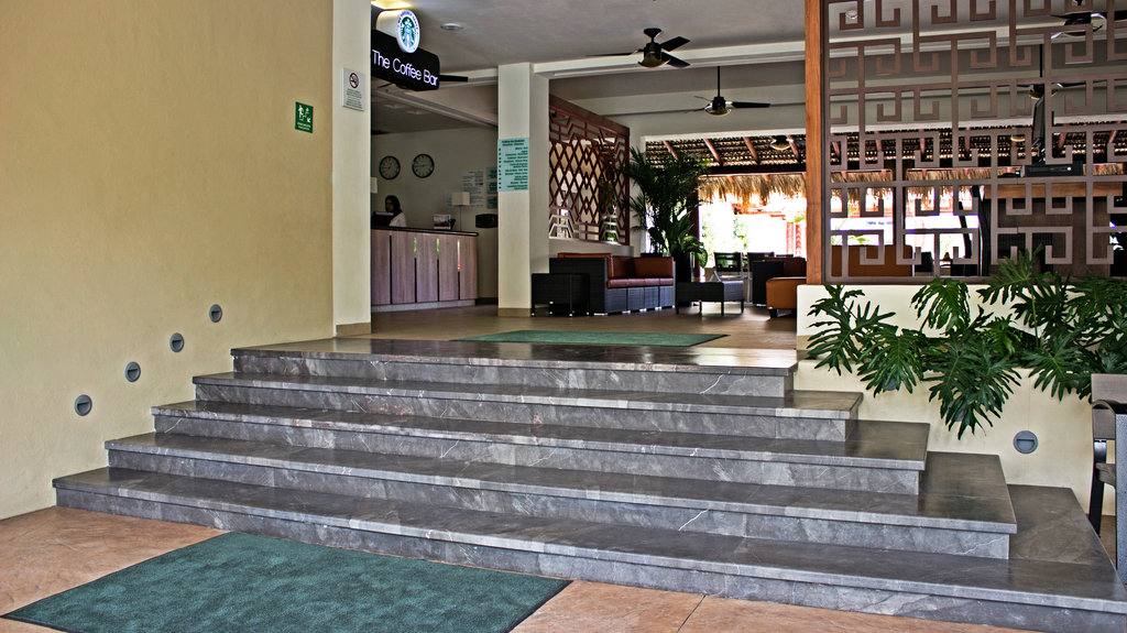 Holiday Inn Huatulco exterior