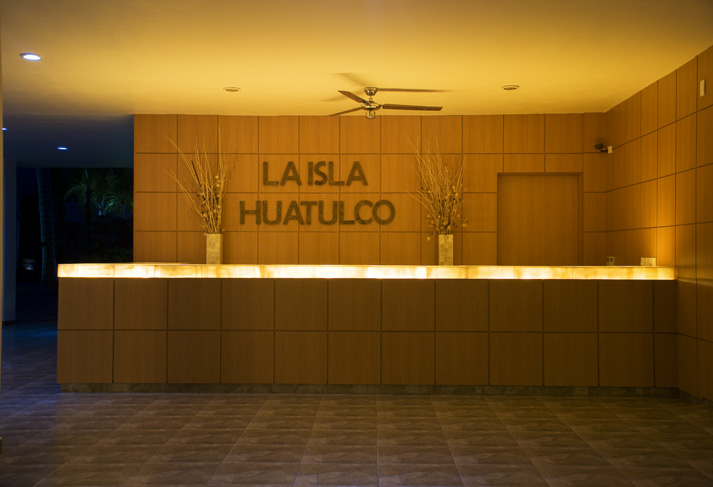 La Isla Huatulco Hotel entrance