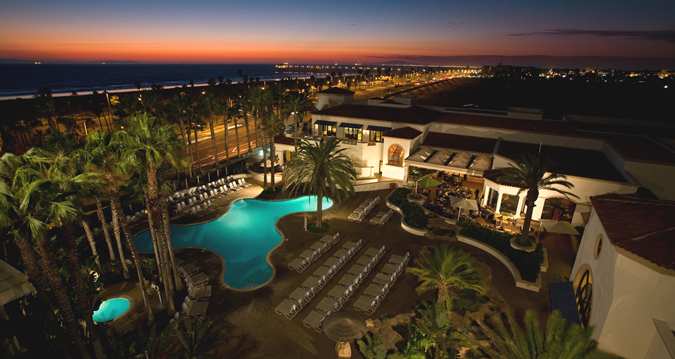 The Waterfront Beach Resort A Hilton Hotel extérieur