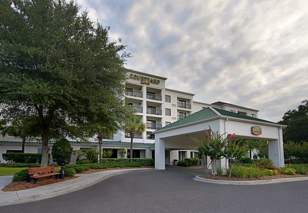 Barefoot Beach Resort pool