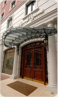 Grand Yavuz Hotel entrance