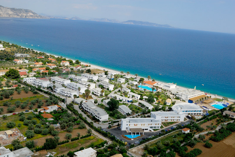 Kinetta Beach Resort And Spa exterior